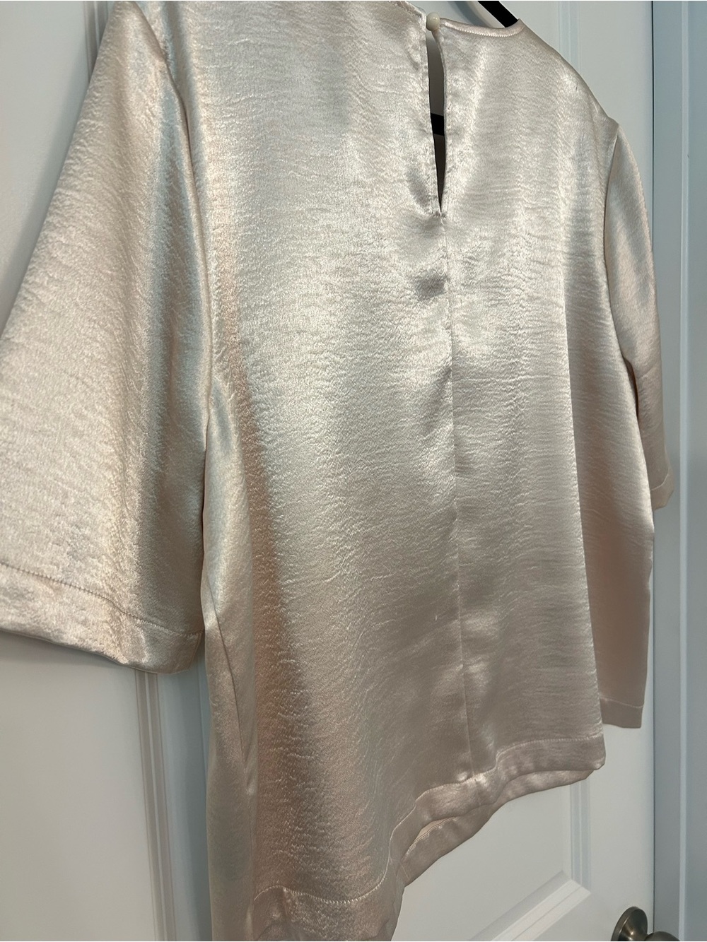 Who What Wear Champagne Satin Blouse Size L Short Sleeve Pocket Top - Picture 13 of 13